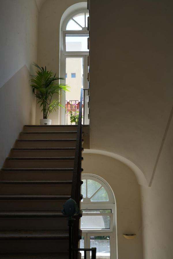 Palazzo Manzoni Apartments Барі Екстер'єр фото