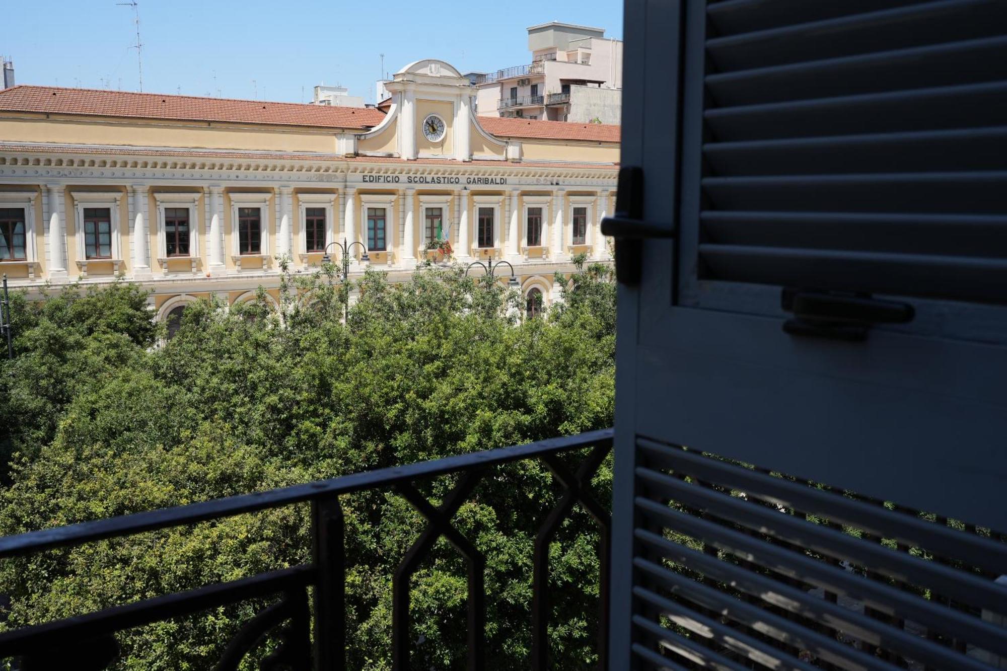 Palazzo Manzoni Apartments Барі Екстер'єр фото